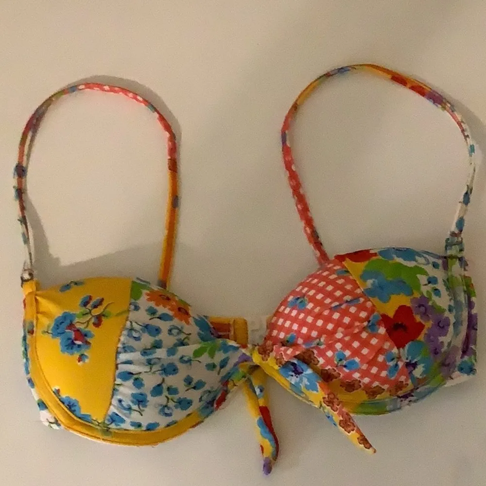 Recco Size Small Floral Brazilian Bikini Top. New Without Tags. Red - Image 2