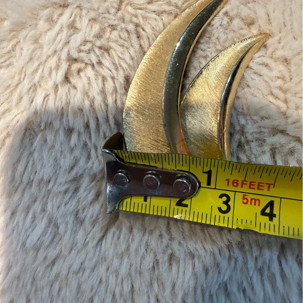 Crown‎ TRIFARI Double Leaf Pin Brooch Brushed Gold 1950s-1960s - Image 5