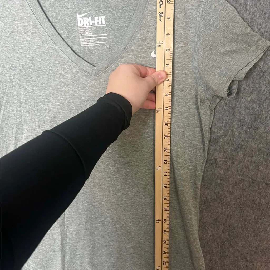 Nike Dri Fit Women Medium Gray V-Neck short sleeve regular fit Top - Image 3