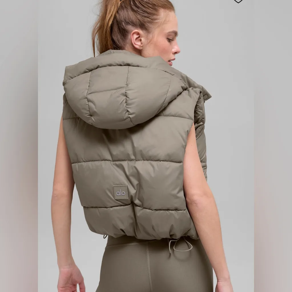 ALO Yoga NWT Gold Rush Puffer Vest Cropped Jacket on Light Cocoa Color Size XS - Image 2