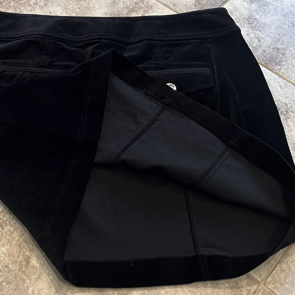 WHBM Black Corduroy Mini Skirt High Rise Button Accent Stretch Size 8 Y2K Style - Image 3