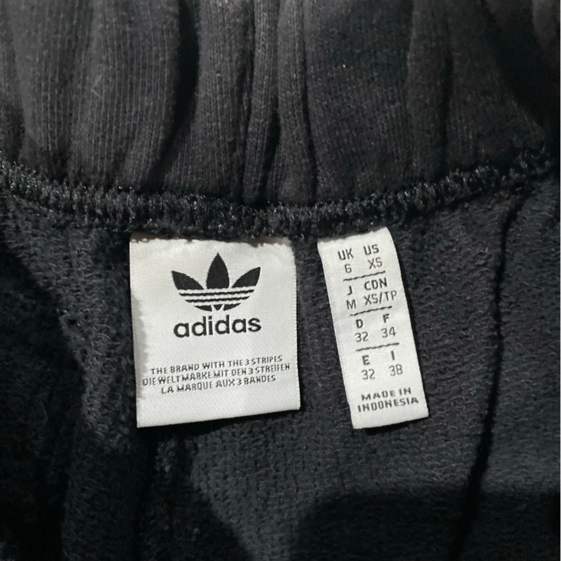 Adidas sweatpants xsmall - Image 4