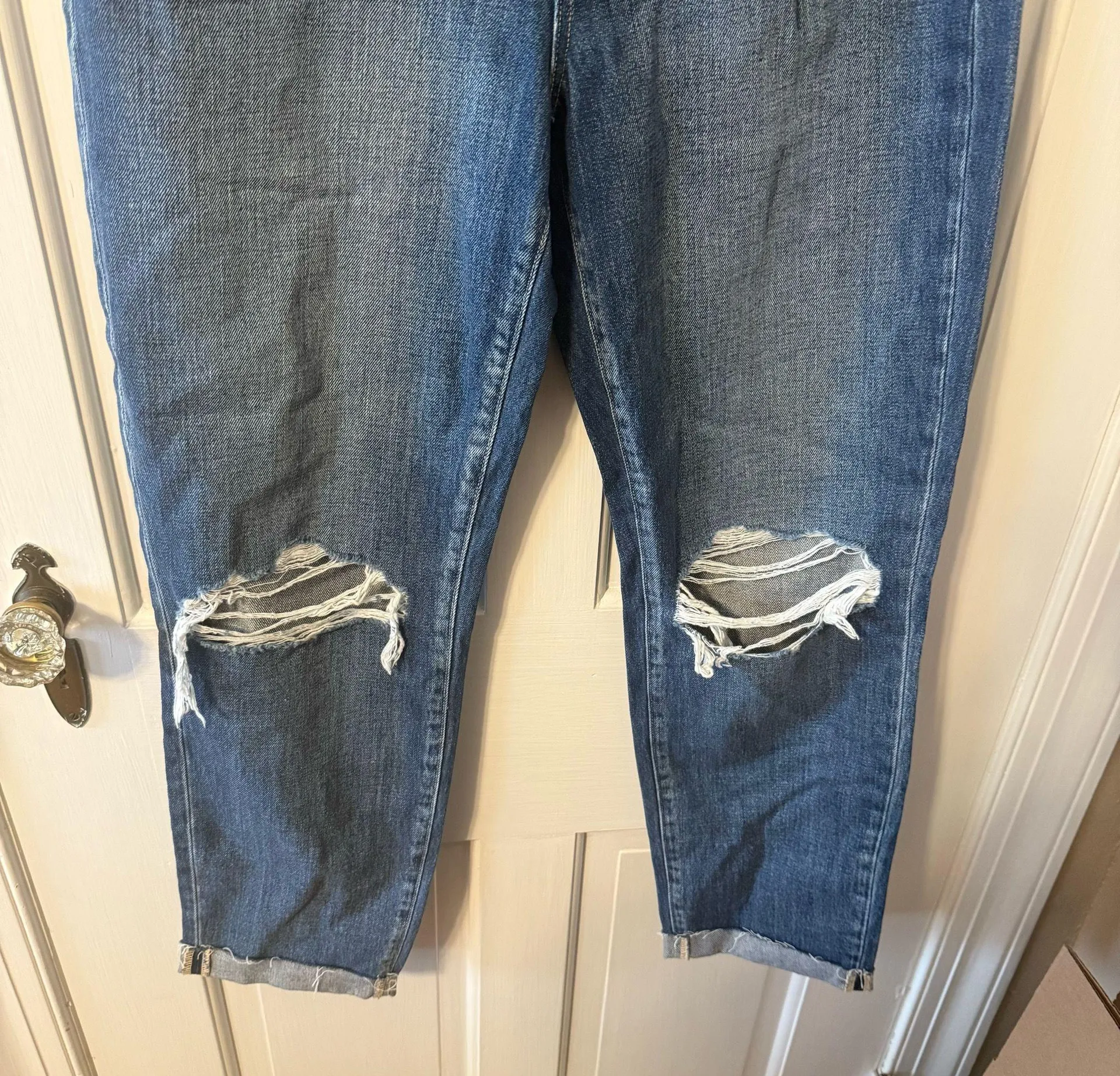 L' Agence Olga High Rise Cuffed Cigarette Jeans in Amarillo. Size 30 - Image 2