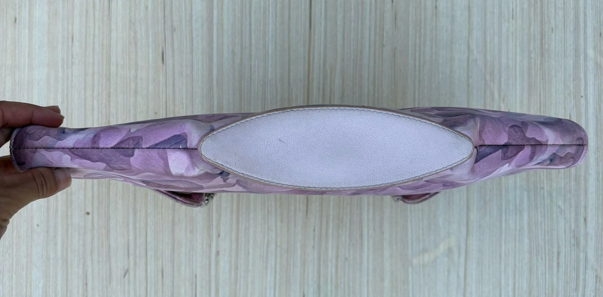 Alexander McQueen De Manta pink abstract floral print satin clutch bag - Image 6