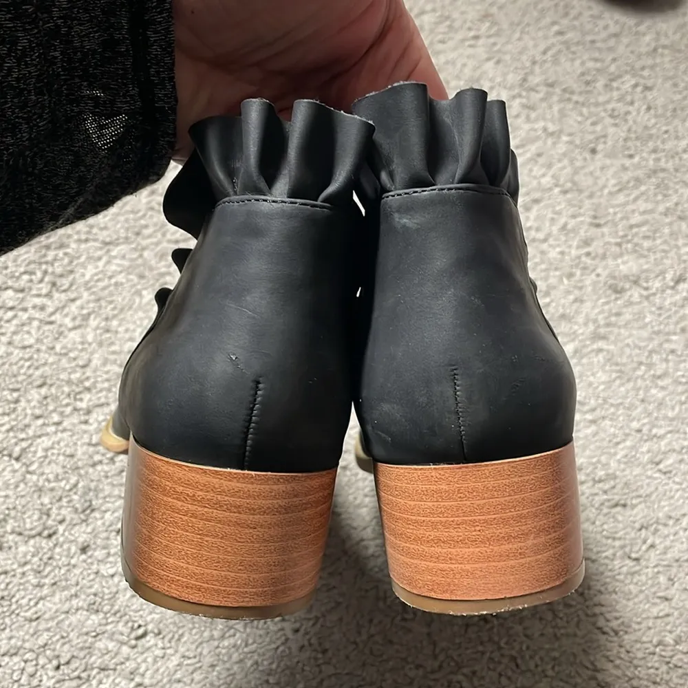 Matte Black Chunky Heeled Ruffle Ankle Bootie | Size 7.5 - Image 7