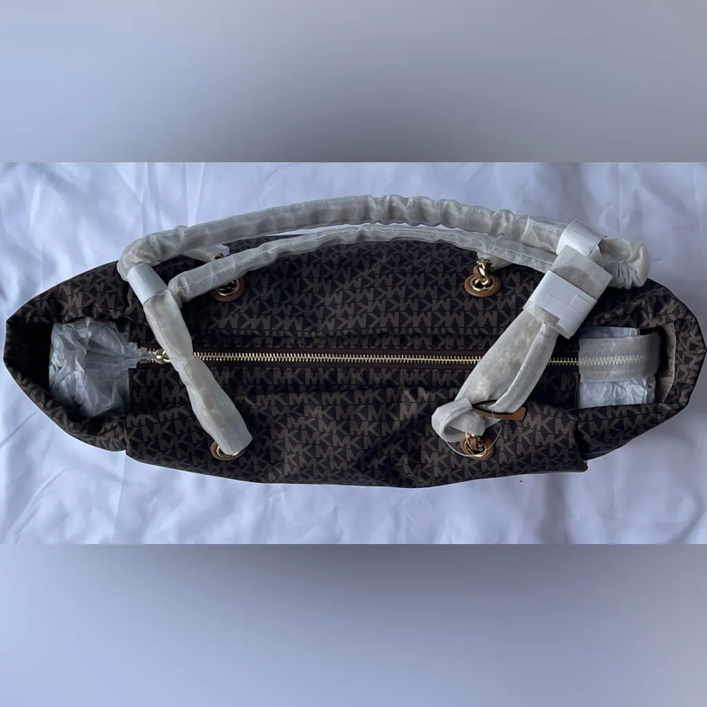 Michael Kors
Georgia Large Nylon Top Zip Tote - Image 10