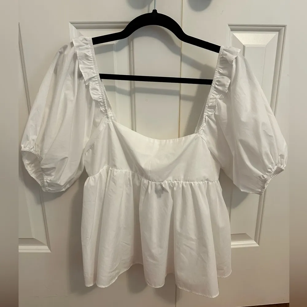 En Saison White Poplin Babydoll Puff Sleeve Blouse Open Tie Back Medium - Image 4