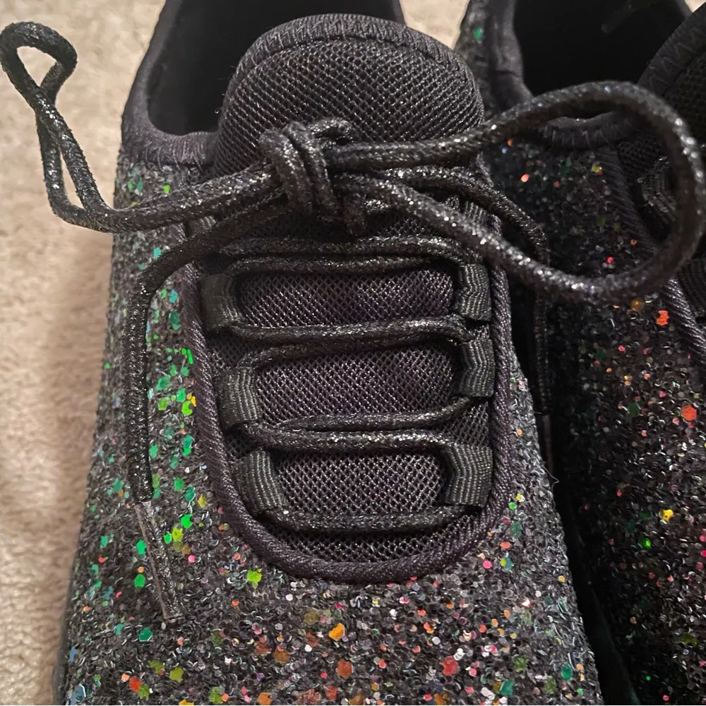 Forever 21 Black Glitter Sneakers - Image 9