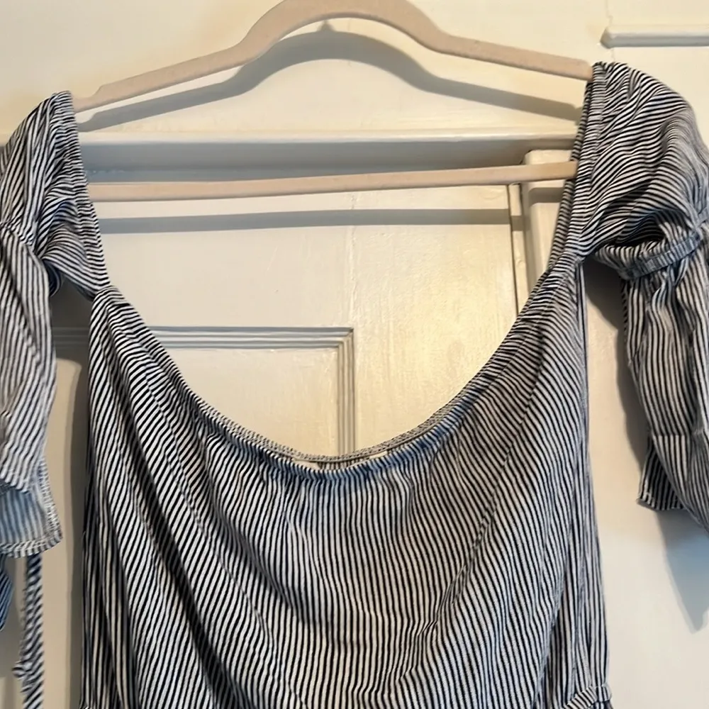 American Eagle  | NWT Black & White Striped Off The Shoulder Romper Size Medium - Image 4