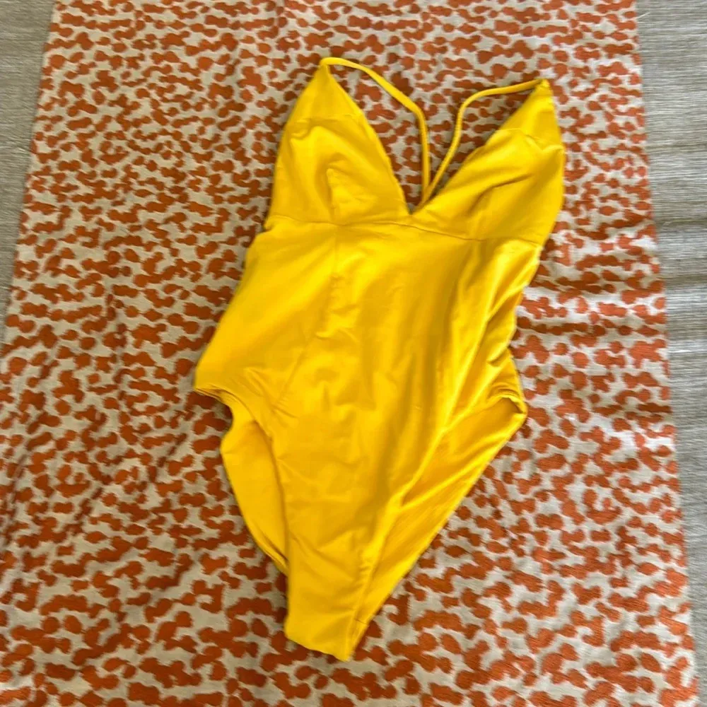 Hurley quick dry ribbed embroidered one piece swimsuit yellow embroidered cheeky - Image 7