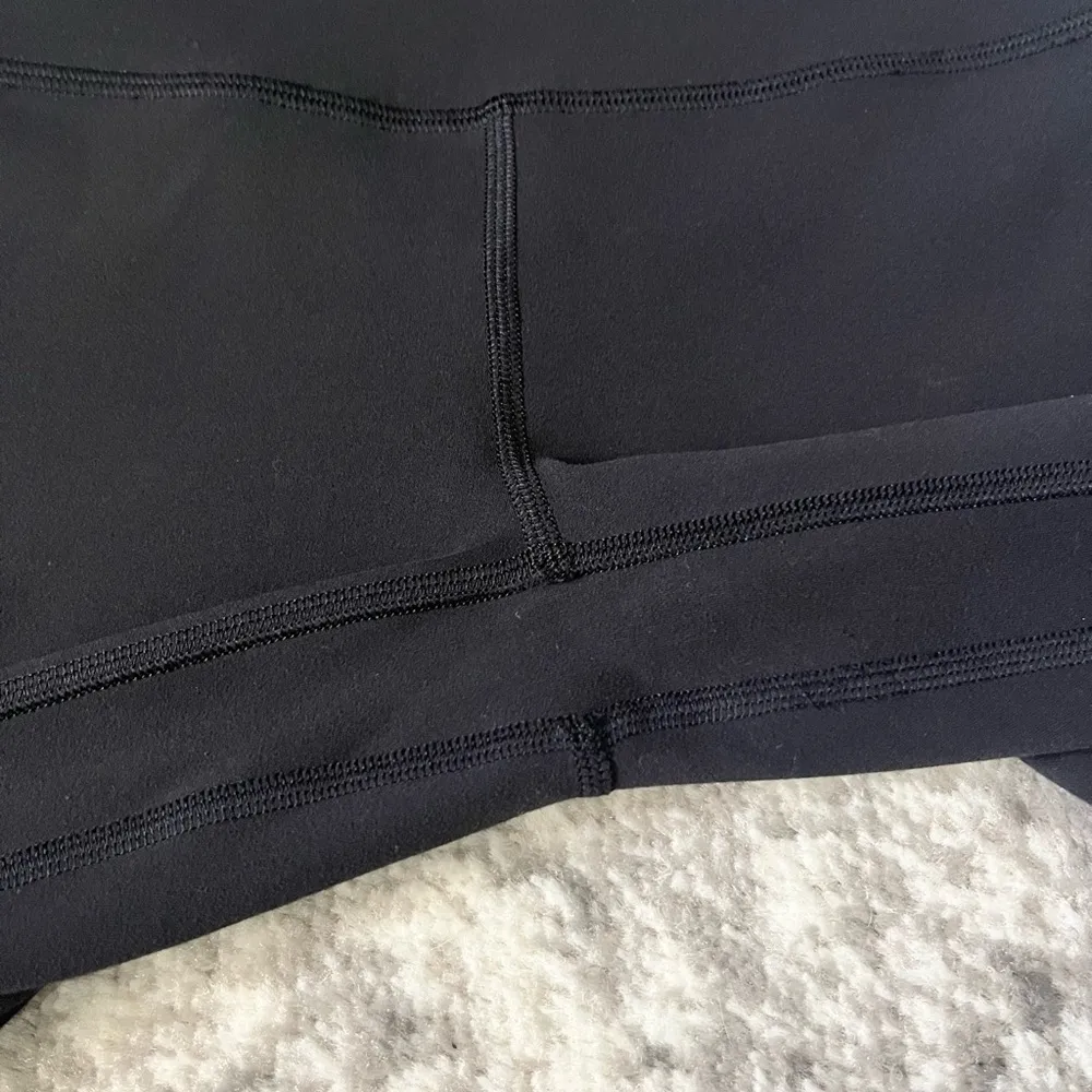 Lululemon  Align Super High Rise Short *10" - Image 3
