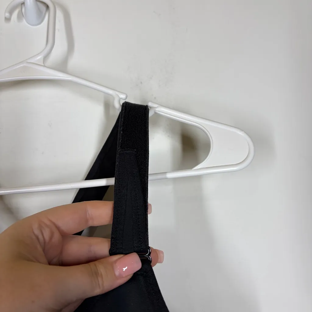 Shefit Flex Sports Bra Size Medium Black - Image 8