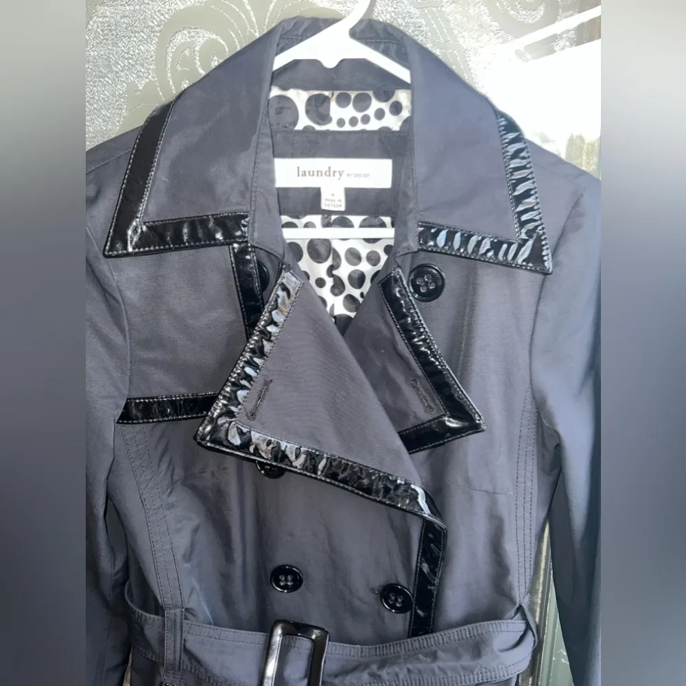 Short Black Trench Coat Lined in Black Patent Leather Size S - Image 5