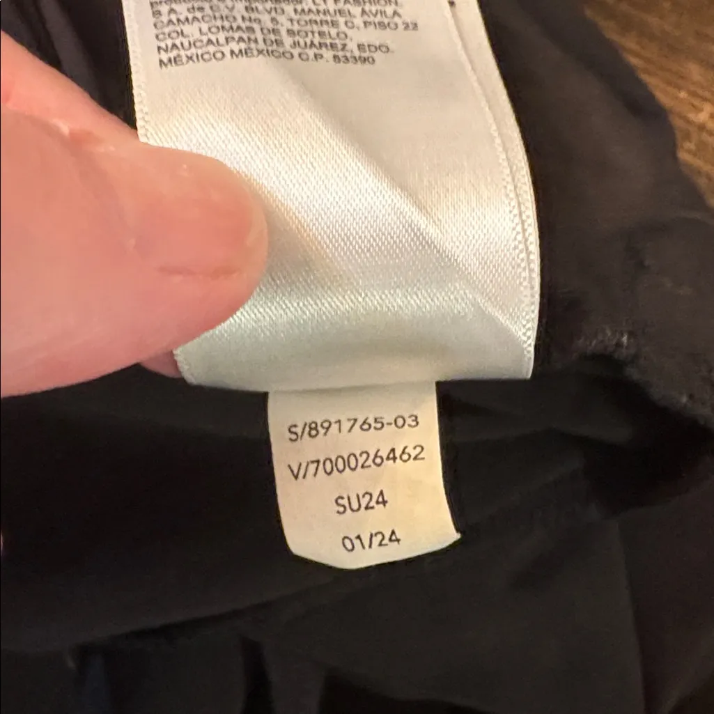 Athleta Avenue Black Short Sleeve Romper Jumpsuit Travel Athleisure Size Medium - Image 6