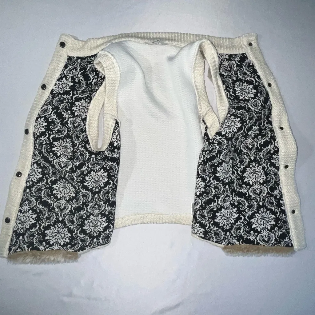 Miss Me Women's Vest Ivory Faux Fur With Rhinestone Studs - Image 8