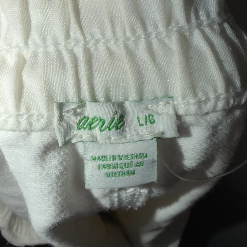 Brand new with tags Arula denim shorts featuring a high-rise fit and on-trend di - Image 4