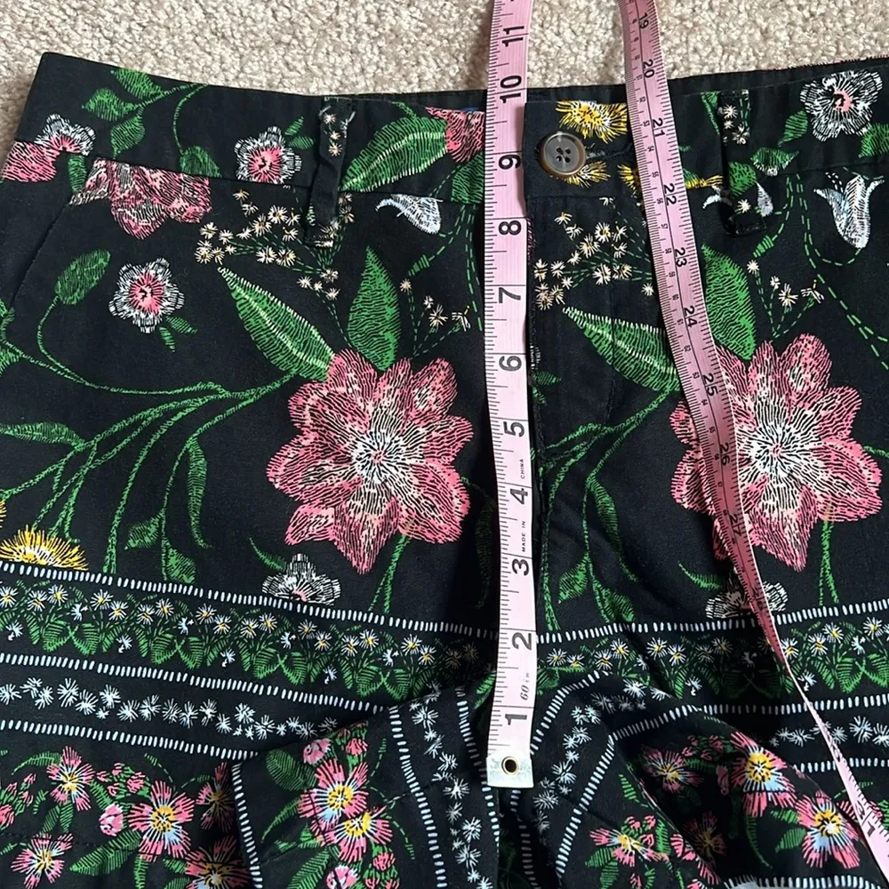 Old Navy Everyday Shorts Black Floral Flat Front Chino Shorts   Size 4 - Image 5