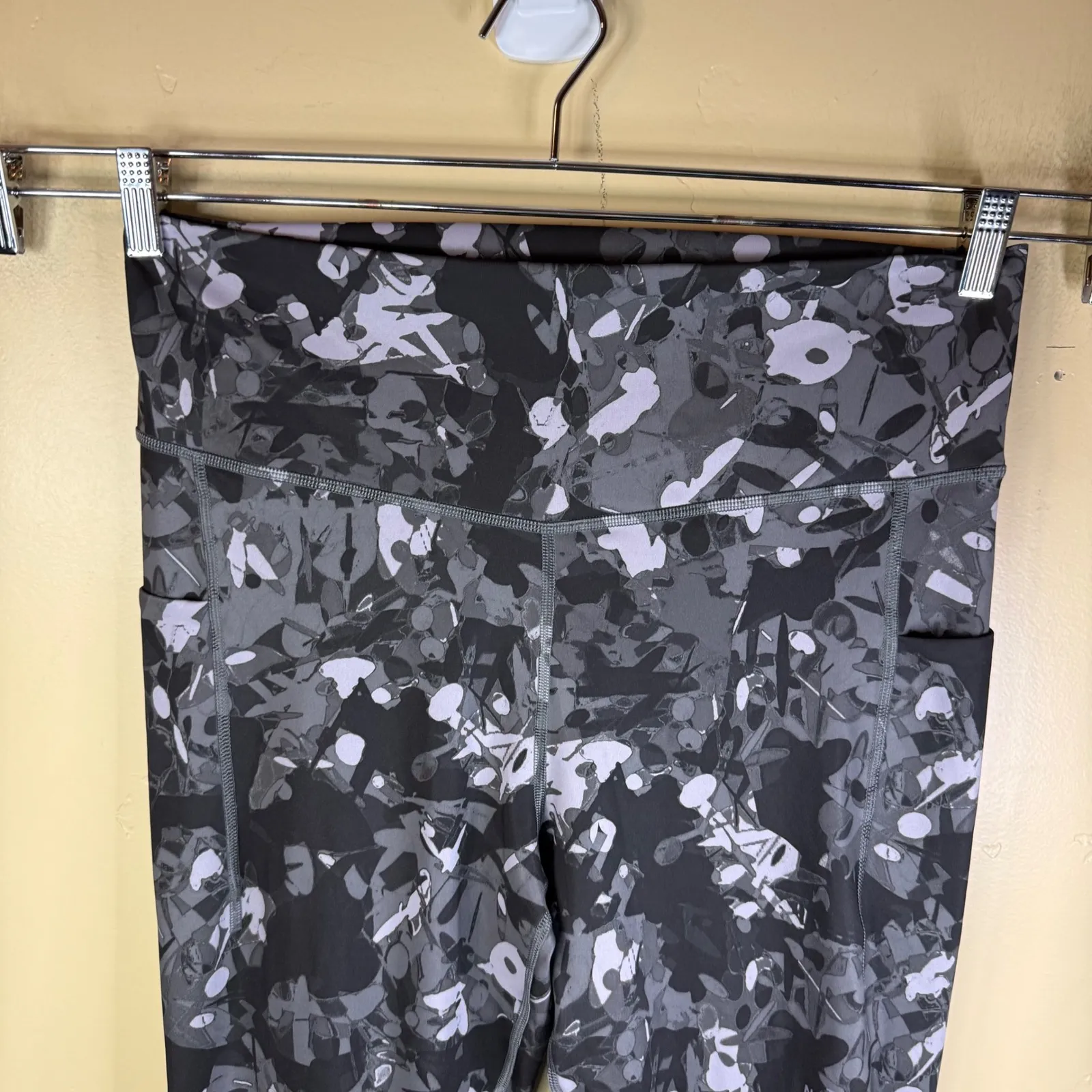 The North Face XXL Women's Printed Motivation‎ High-Rise 7/8 Pocket Tights NWOT - Image 2