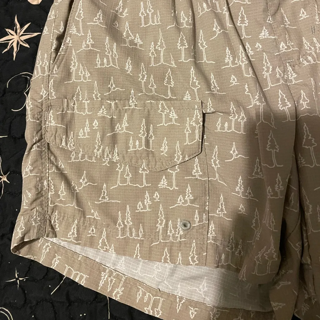 Columbia Women’s Hiking Shorts with Tree Pattern Tan - Image 4