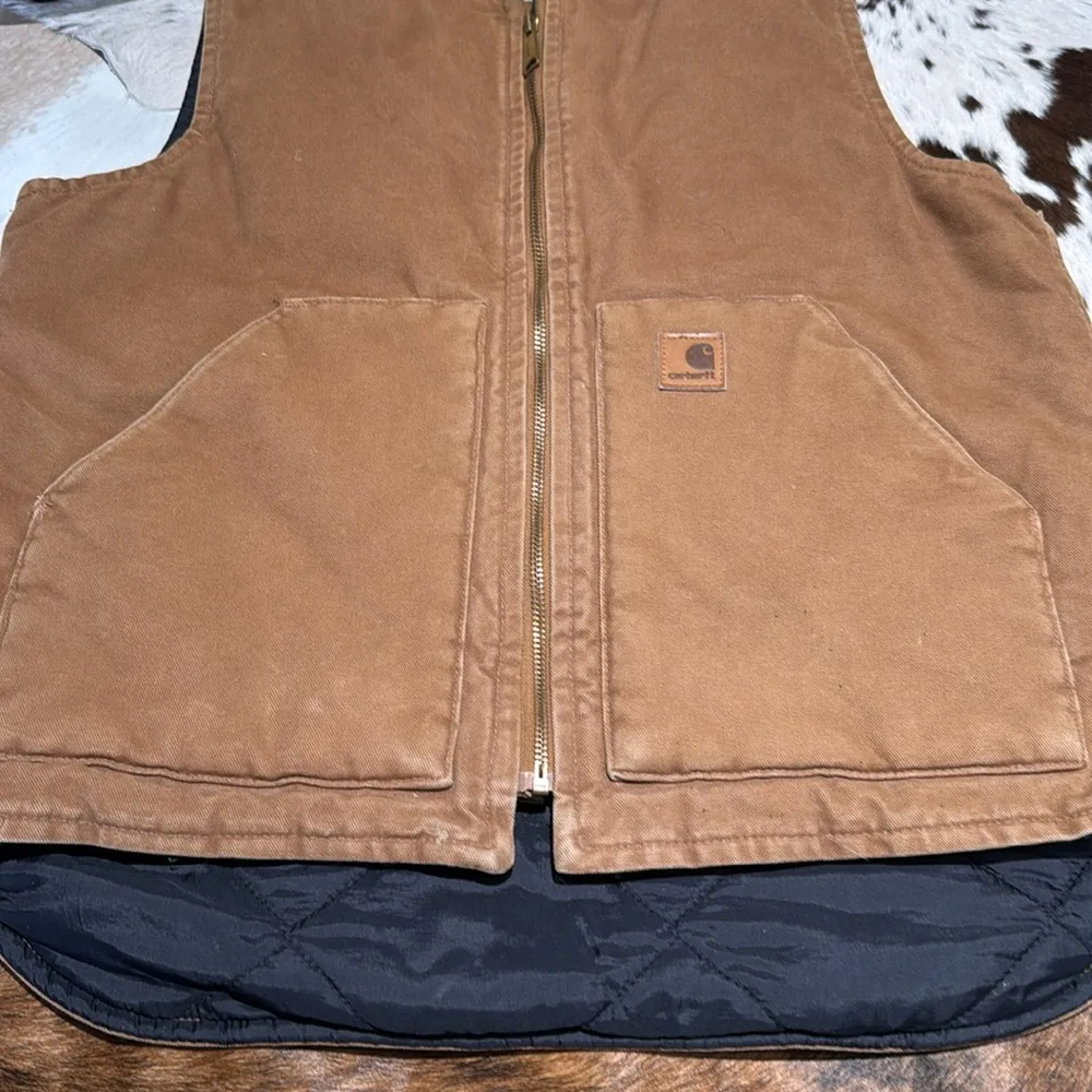 CARHARTT VEST SIZE M - Image 3