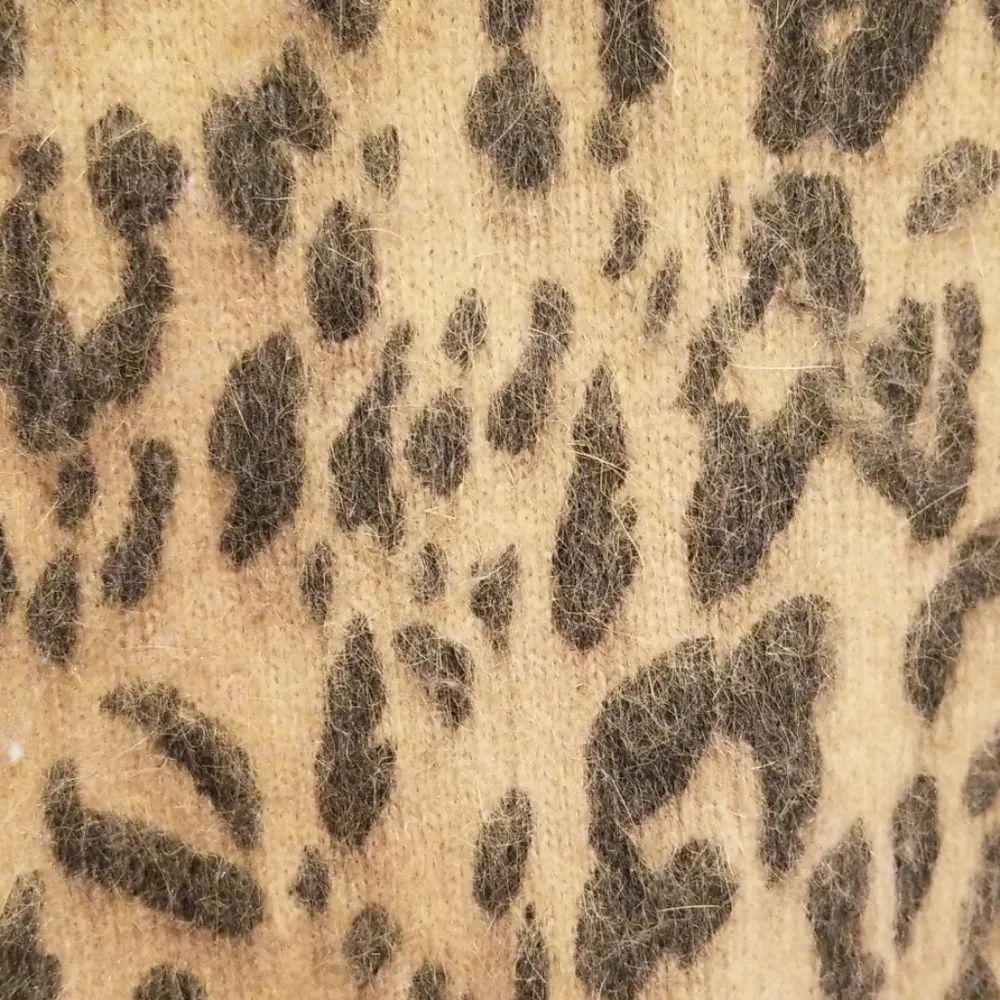 đź’•OPENING CEREMONYđź’• Cheetah Fur Crew Neck Sweater Small S NWT - Image 3