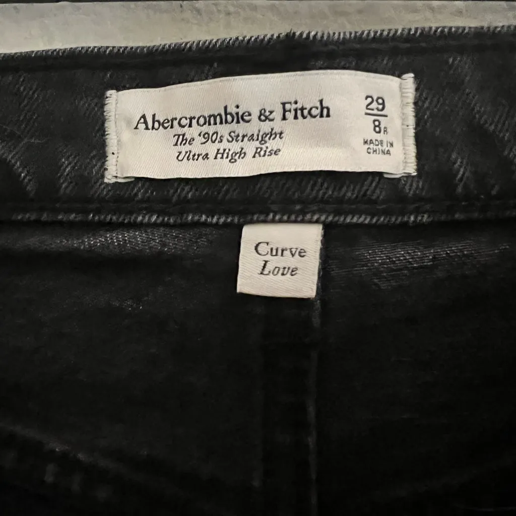 Abercrombie 90’s Straight Ultra High Rise Jean - Image 5