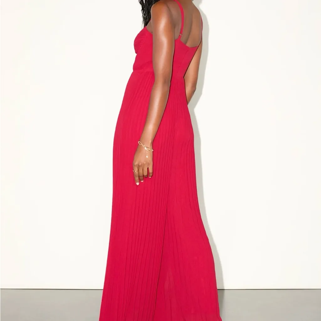 Lulu's Red Pleated Wide Leg Jumpsuit Medium NWT - Image 4