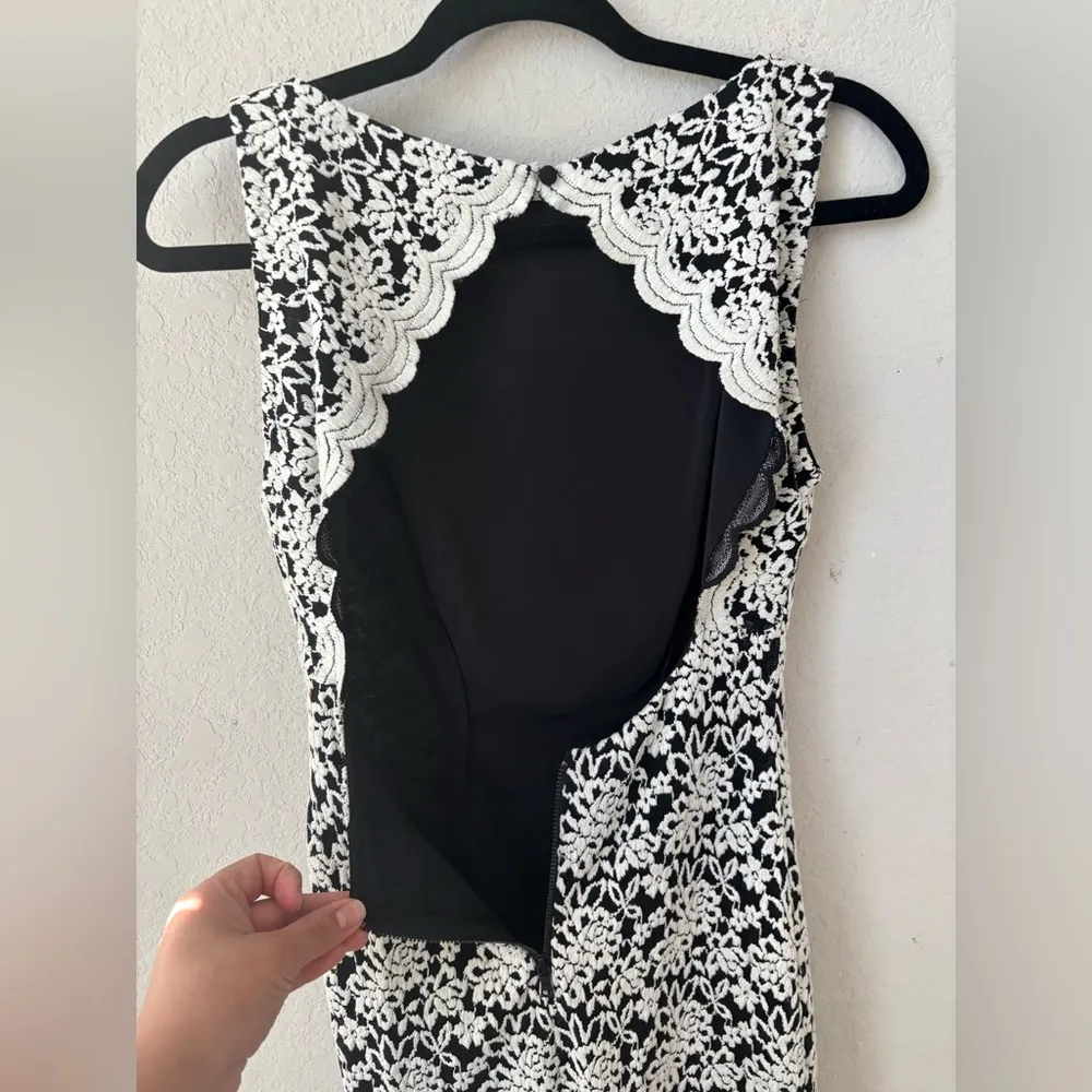 Alice and Olivia Black and White floral Dress size 4 - Image 7