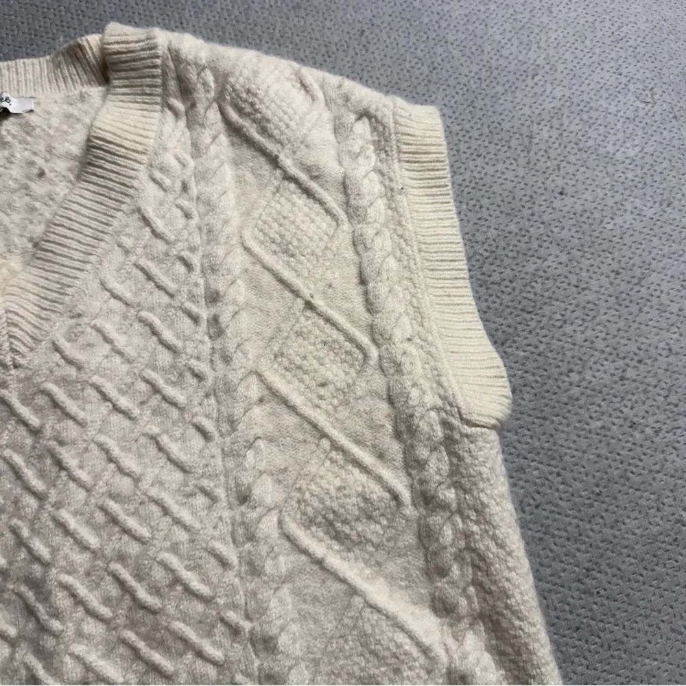 Cable-Knit V-Neck Sweater Vest Wool blend in Antique Cream Size medium - Image 8