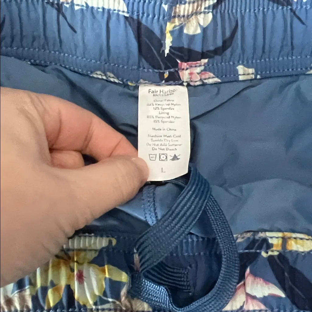 Fair Harbor Corliss Shorts Blue Floral Size Large - Image 3