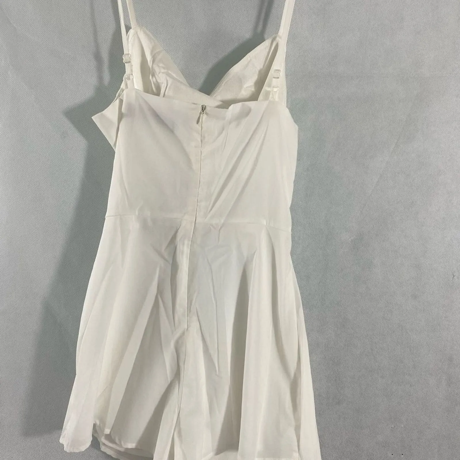 Yoins size medium (6) white romper zip up lightweight flirty romantic layered‎ - Image 8