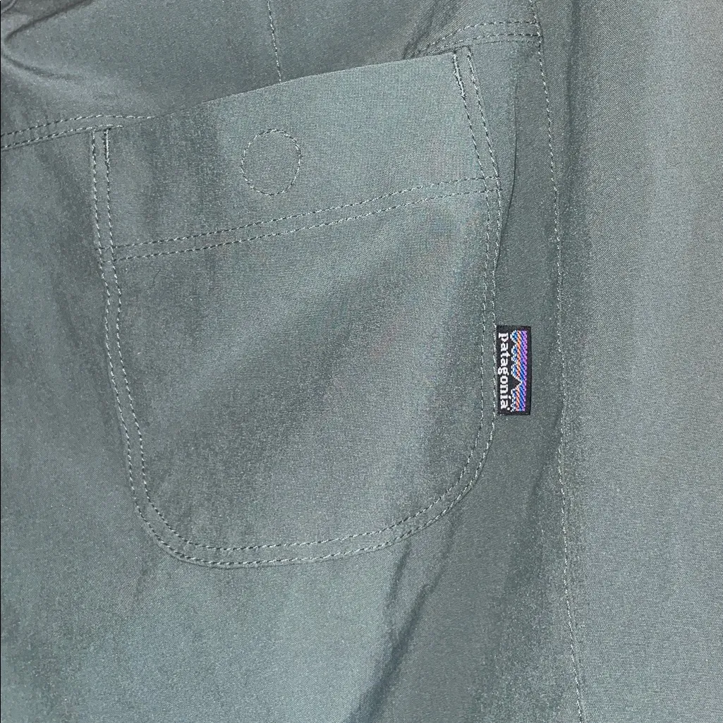 Patagonia all out capilene Capri Green Pants size 4 outdoor hiking adventure - Image 4