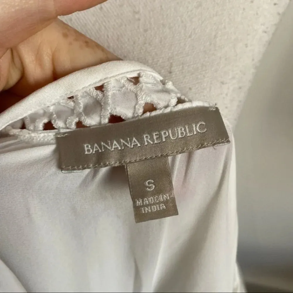 Banana Republic • White Eyelet Neckline Blouse - Image 6