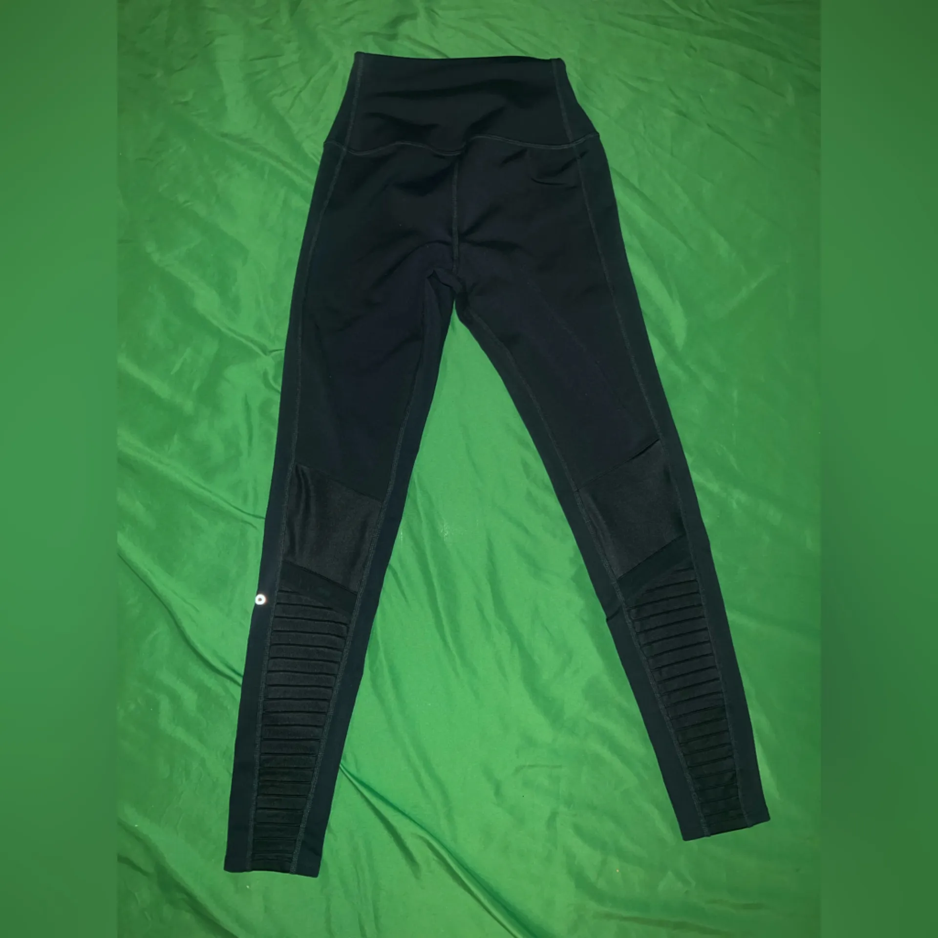 ALO Yoga 7/8 High Waist Moto Leggings sz XS - DARK GREEN - Image 3