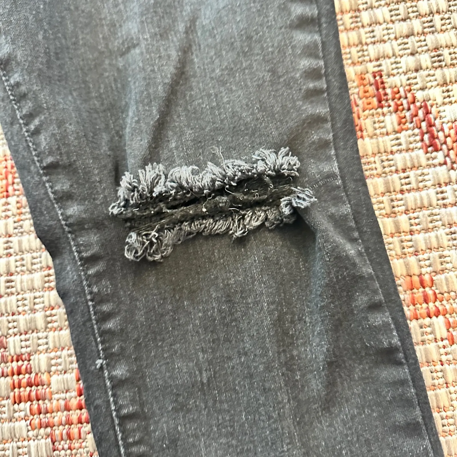 DENIZEN x LEVI'S | Modern Ankle Black Distressed Ripped Skinny Jeans, Size 12 - Image 4