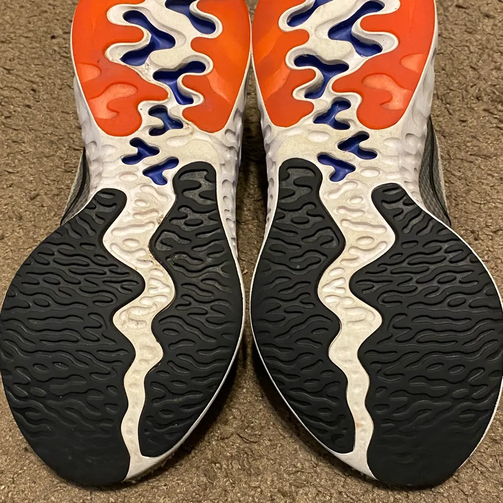 Womens Nike Renew Run Size 6 Gray White Blue CW7437-001‎ - Image 8