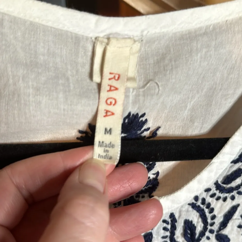 Raga Anthropologie Top Shirt Embroidered Floral Cotton Blouse Size MEDIUM - Image 6