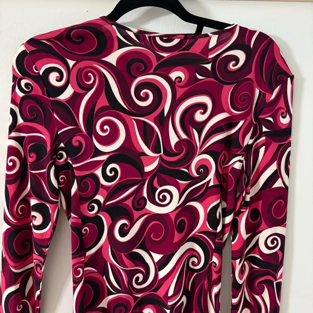 Classiques Entier Silk Red and Black Ruched Long Sleeve Blouse - Image 8