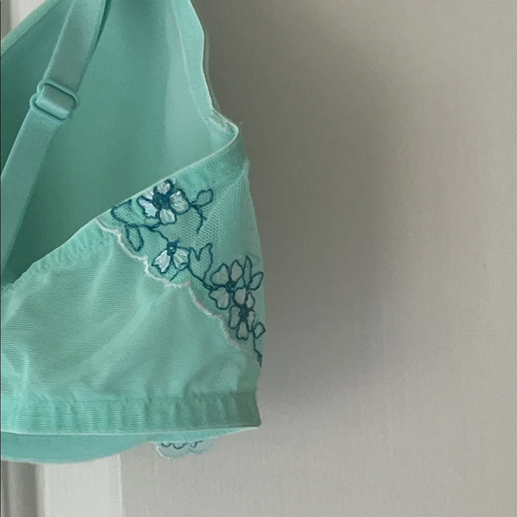 Victoria's Secret Aqua Floral Bra - Image 7