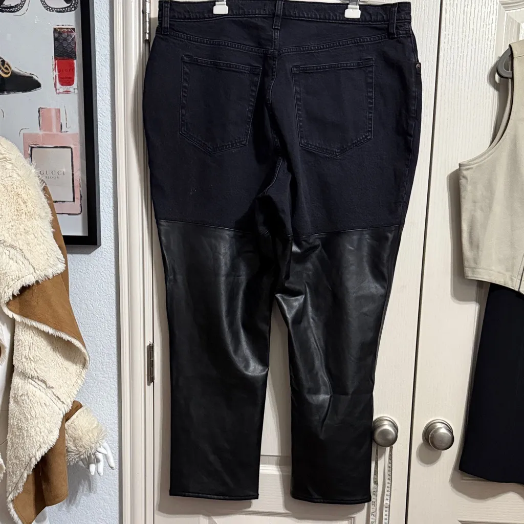 💖 Abercrombie & Fitch 90s Curve Love Ultra High Rise Denim & Faux Leather - Image 4