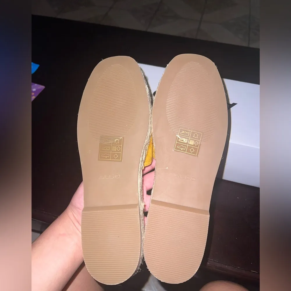 BRAND NEW  SANDALS - Image 10