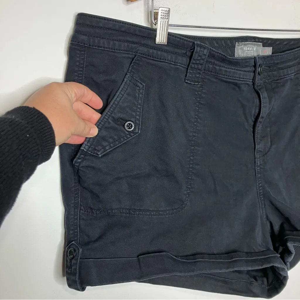 Torrid black military‎ style shorts stretchy twill women’s size 24 casual summer - Image 4