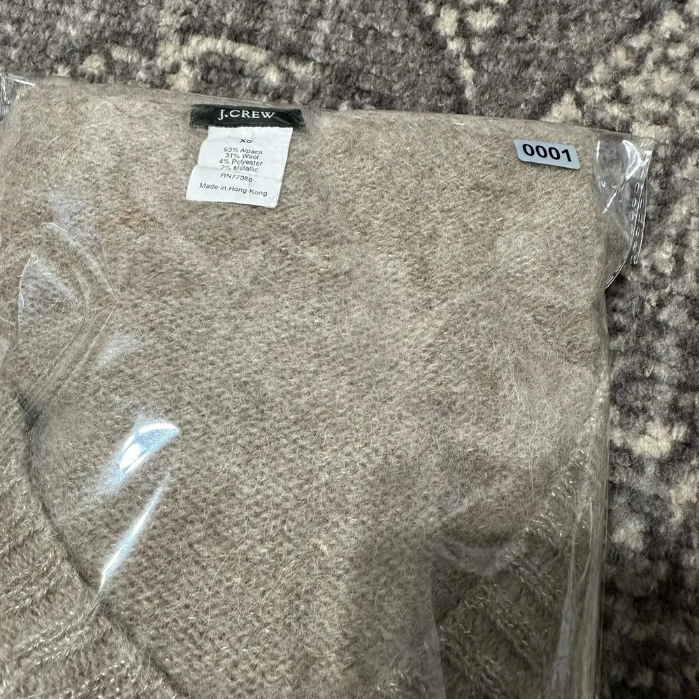 J. Crew Vintage XS Tan Beige Gold Metallic Thread Alpaca Blend V-Neck Sweater - Image 7