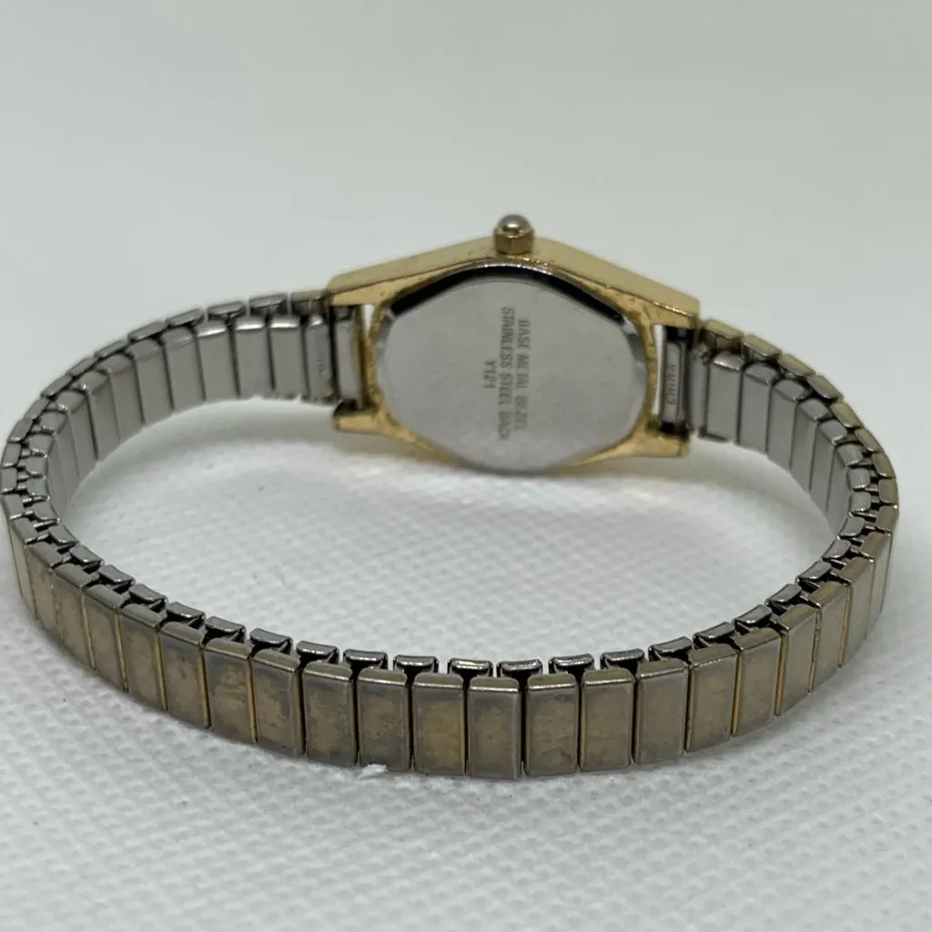 Vintage advance women watch gold tone 18mm oval case quartz analog 6” running - Image 4