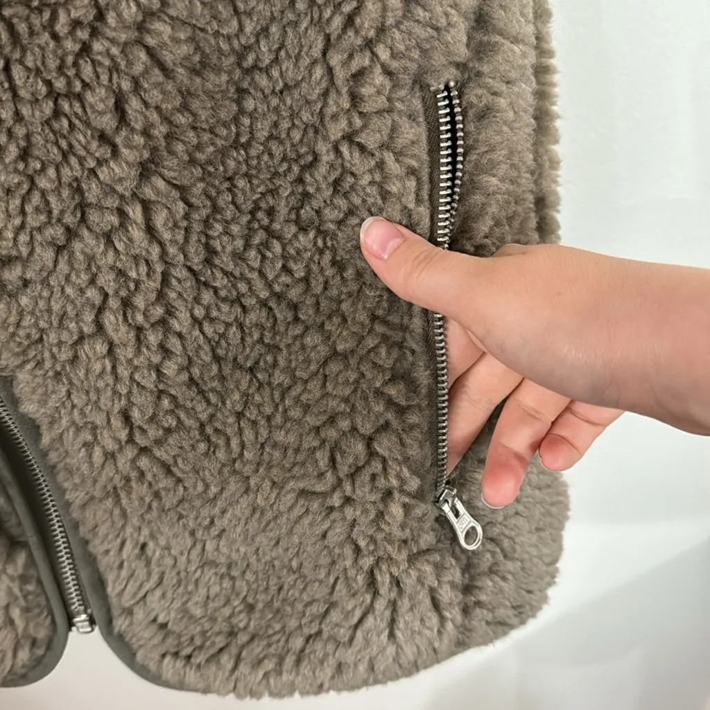 BDG Urban outfitters Borg Sherpa vest mossy brown hue size XS - Image 5