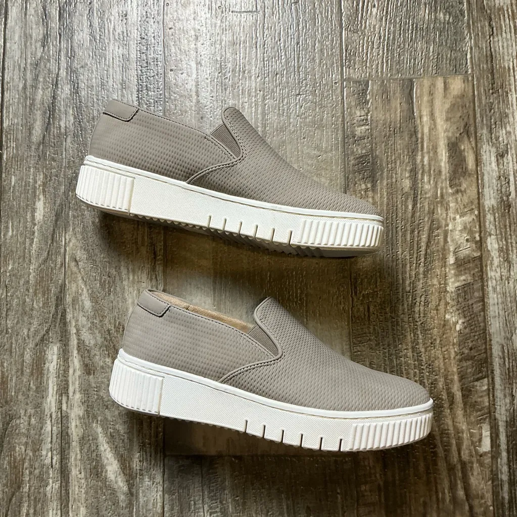 Women’s Tan Slip-On Shoes Size 7 - Image 14