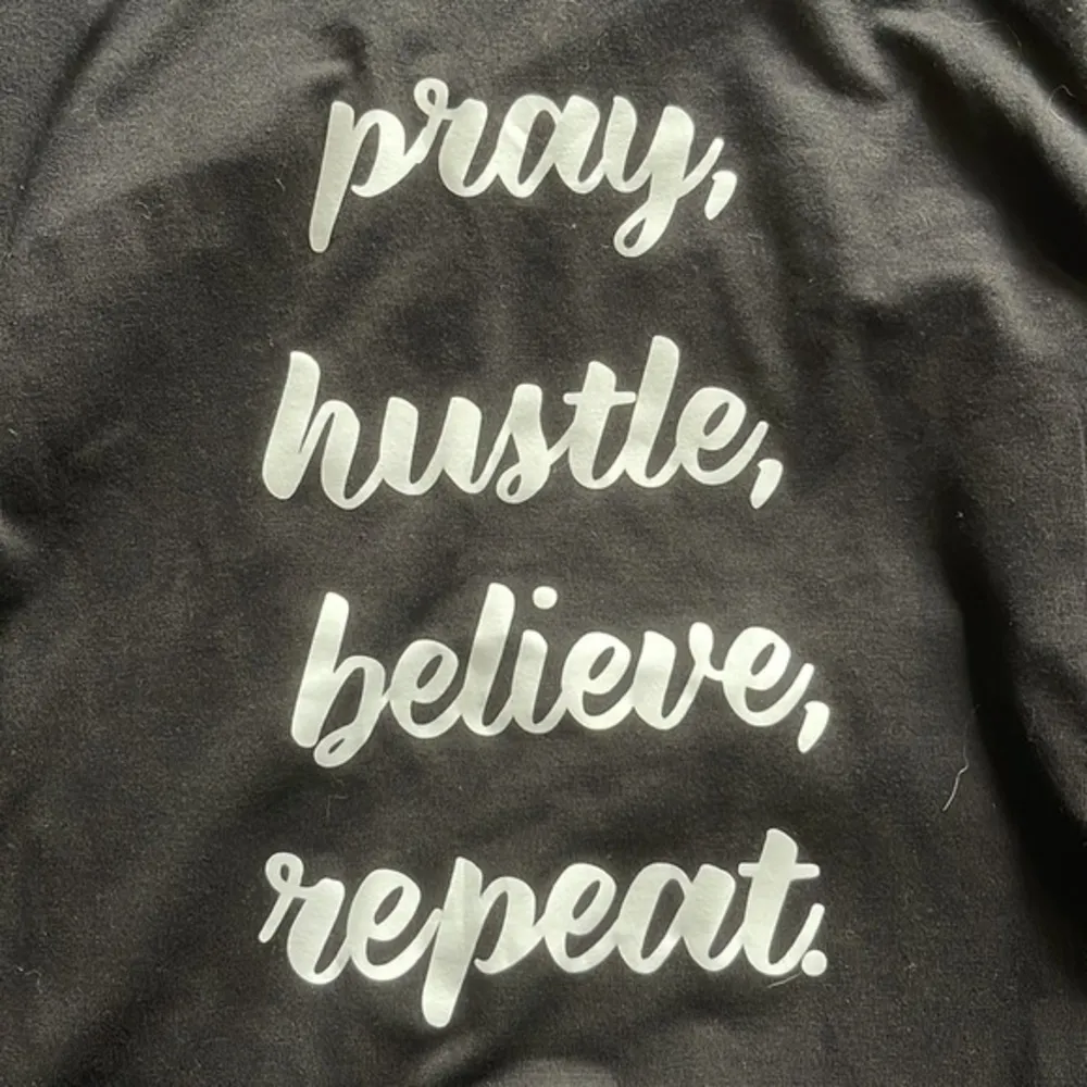 Pray, Hustle, Believe, Repeat Black Graphic Customed Shirt Size L/XL NWOT #4459 Size L - Image 2