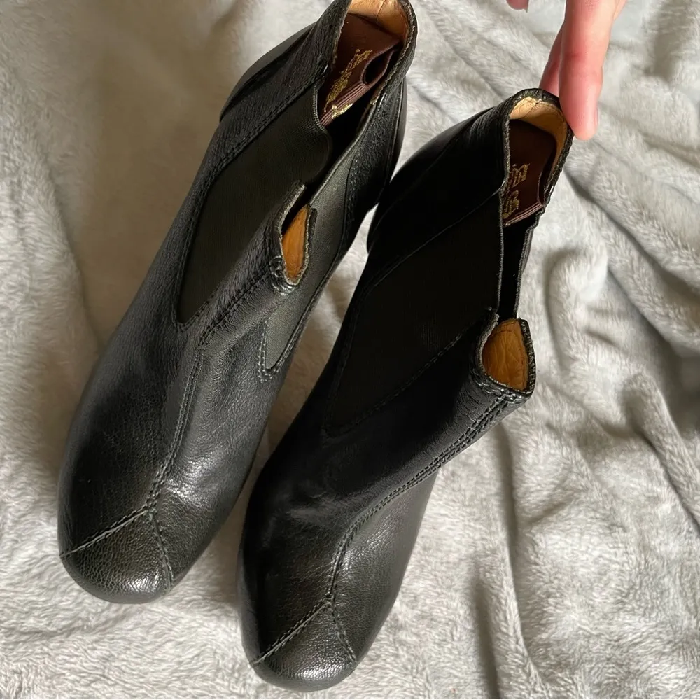 L.A.M.B. By Gwen Stephanie Black Leather Platform Ankle Bootie 7 - Image 4