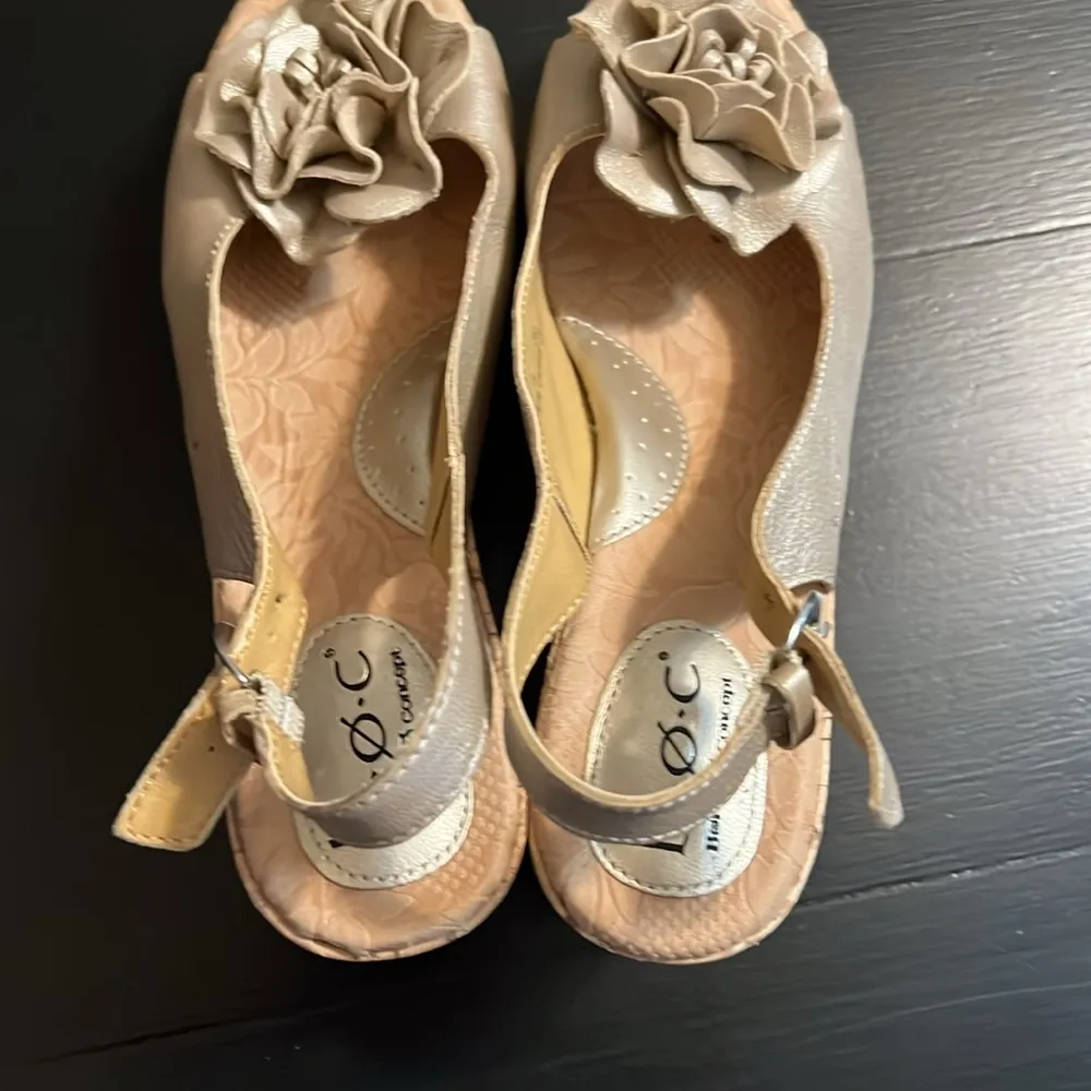 b.o.c. Women's Beige Wedge Sandals Size undefined - Image 5