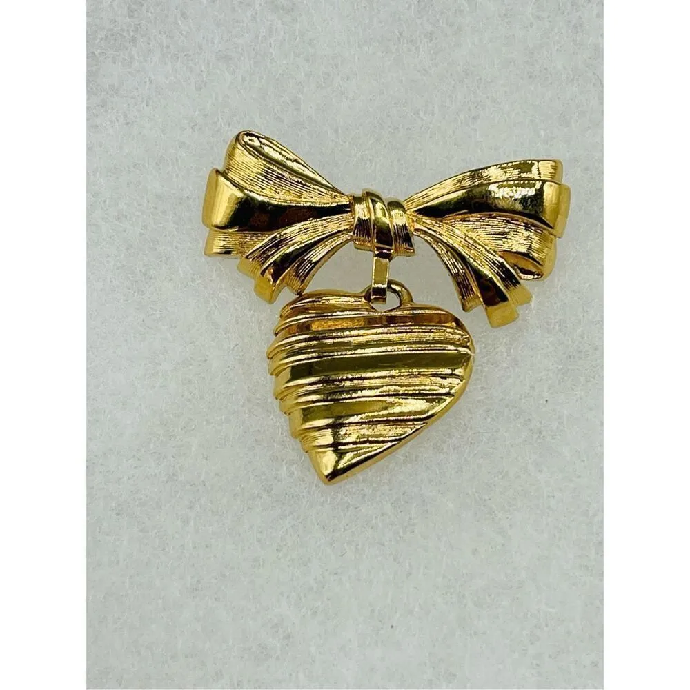 Bow and dangle heart brooch 1980’s Avon Gold - Image 2